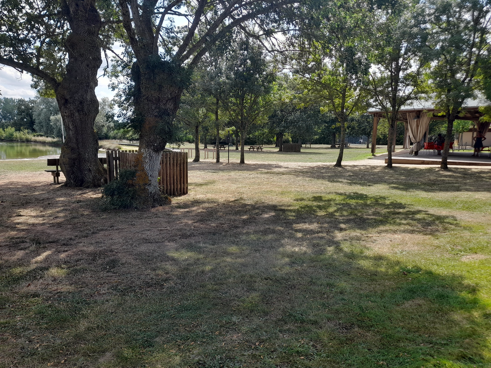 Aire de pique-nique de Luché-Thouarsais, Luché-Thouarsais - photo 2