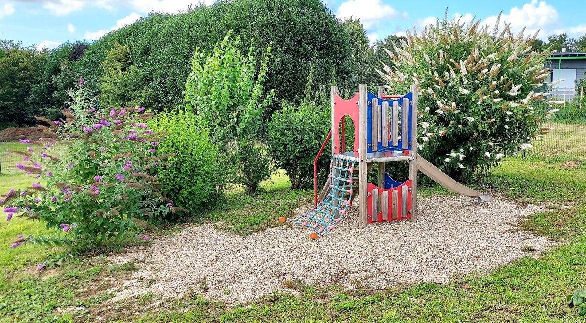 Aires de Jeux et terrain multisport Jumilhac le Grand