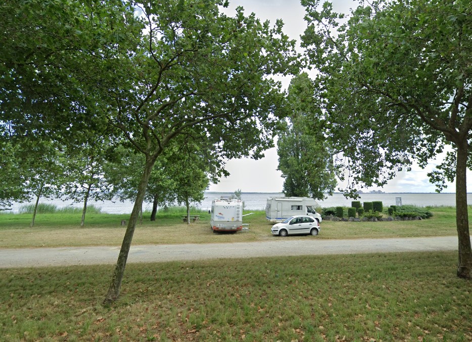 Aire communale de Saint-Estèphe