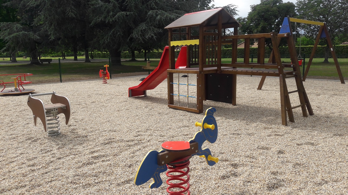 Aire de jeux du boulodrome, Neuvic - photo 5