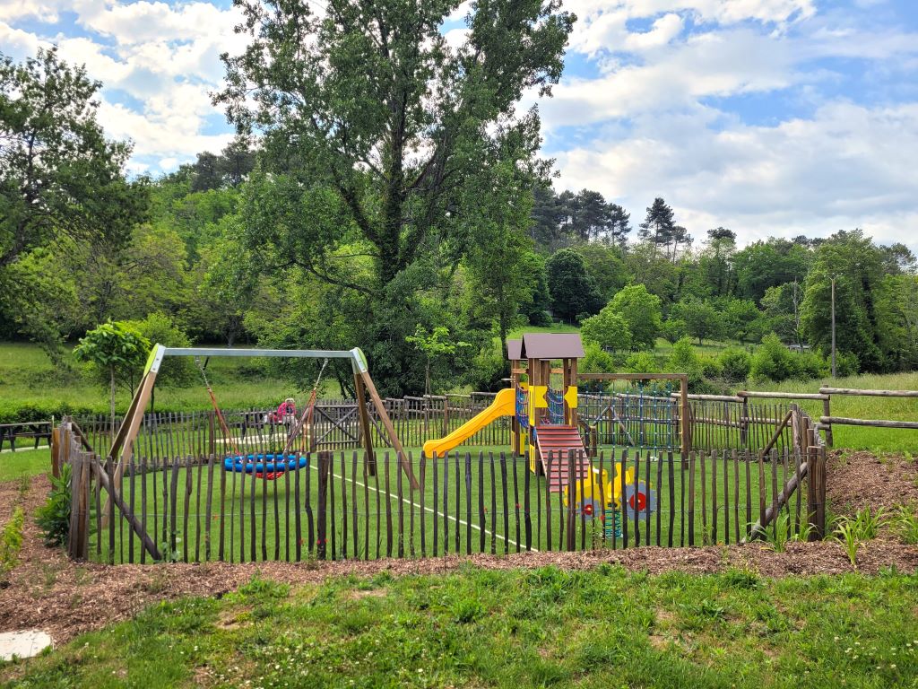 Aire de jeux, Vallereuil - photo 4