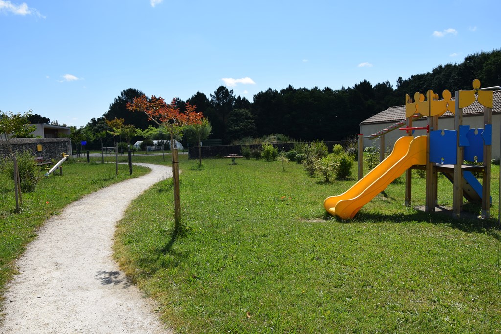 Aire de jeux d'Eyraud-Crempse-Maurens