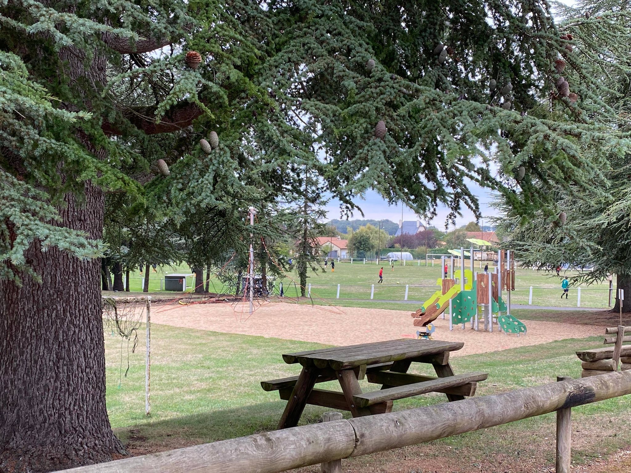 Aire de pique nique - Stade de Bouresse