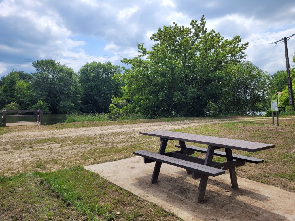 Aire de pique-nique de la Fontpeyre à Douzillac - photo 3