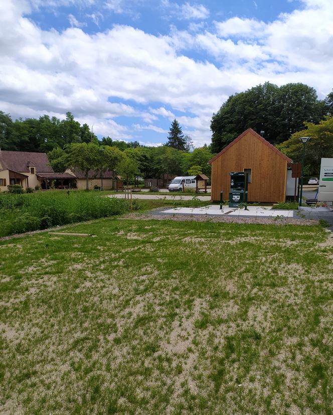 Aire de stationnement du Lavoir, St Geniès