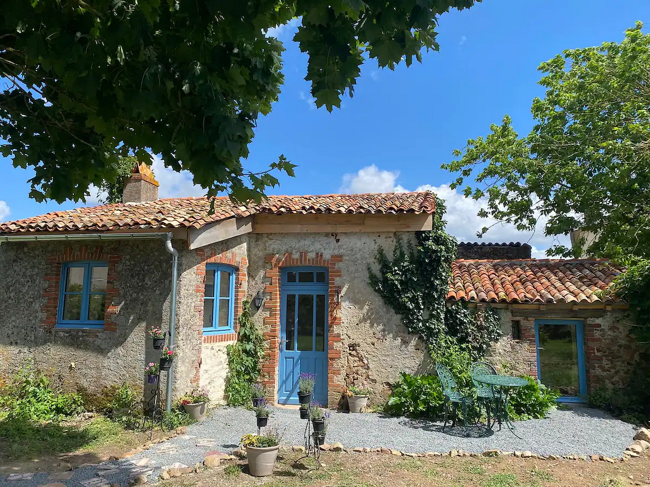 Gîte Vue du Château - la Petite Ferme d'Alpagas Sanzay