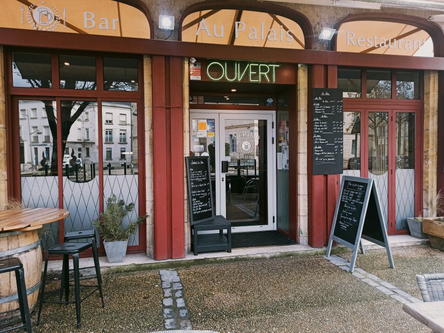 Au Palais