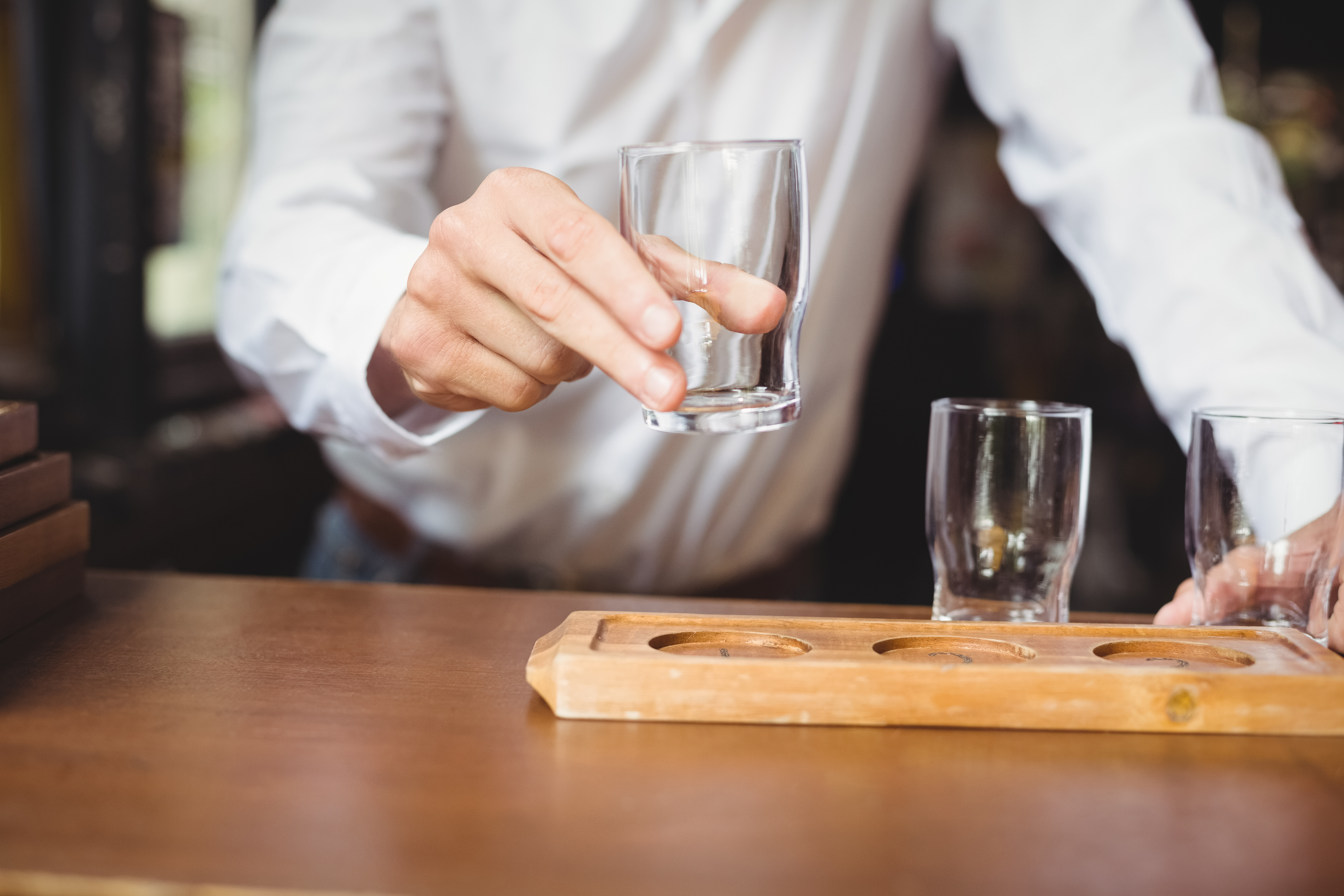 Soirée Terpène x La Pêche dans l’Assiette – Accords autour du gin bio à La Cave des Tontons
