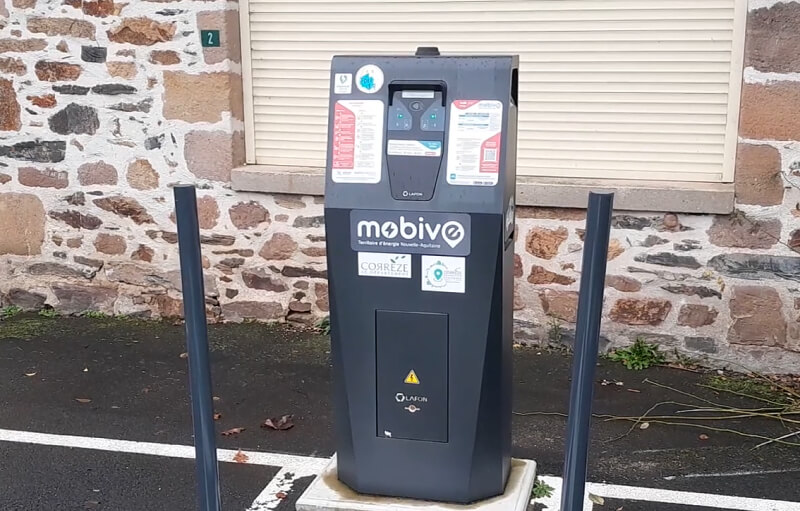 Borne de recharge électrique : Av. de la République