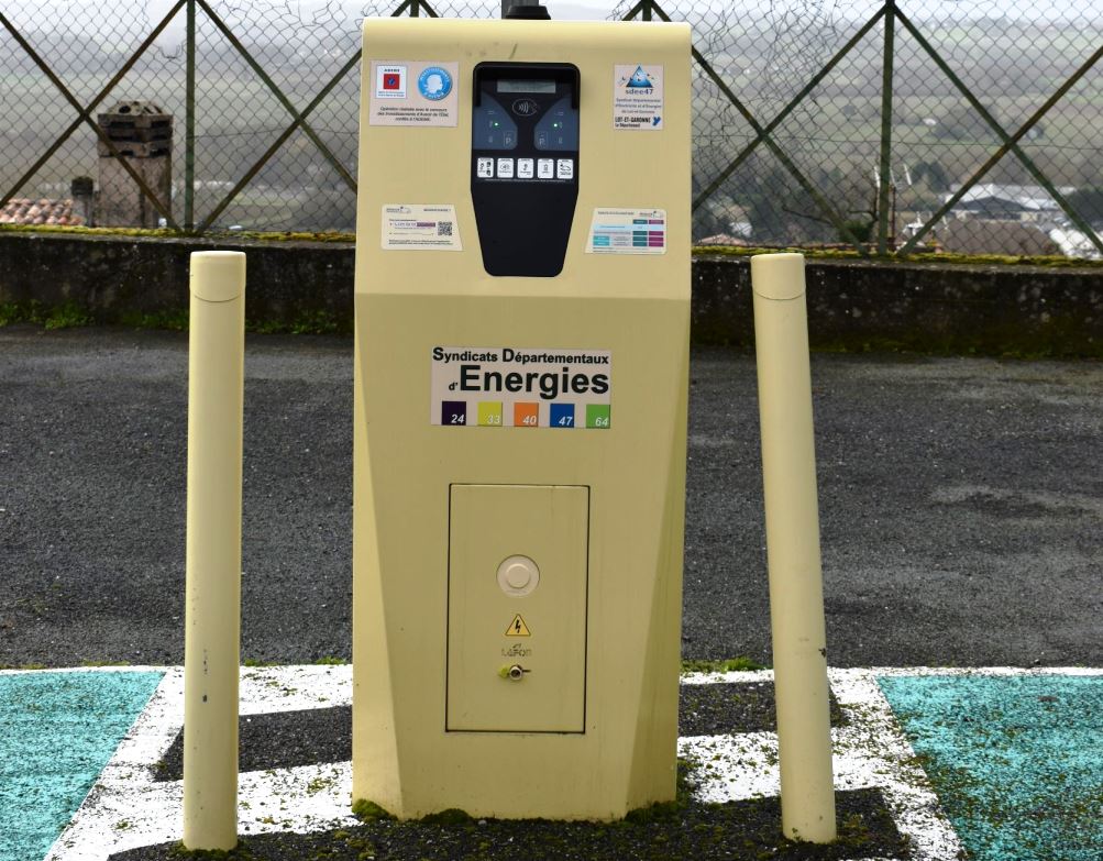 Borne de recharge pour voiture électrique