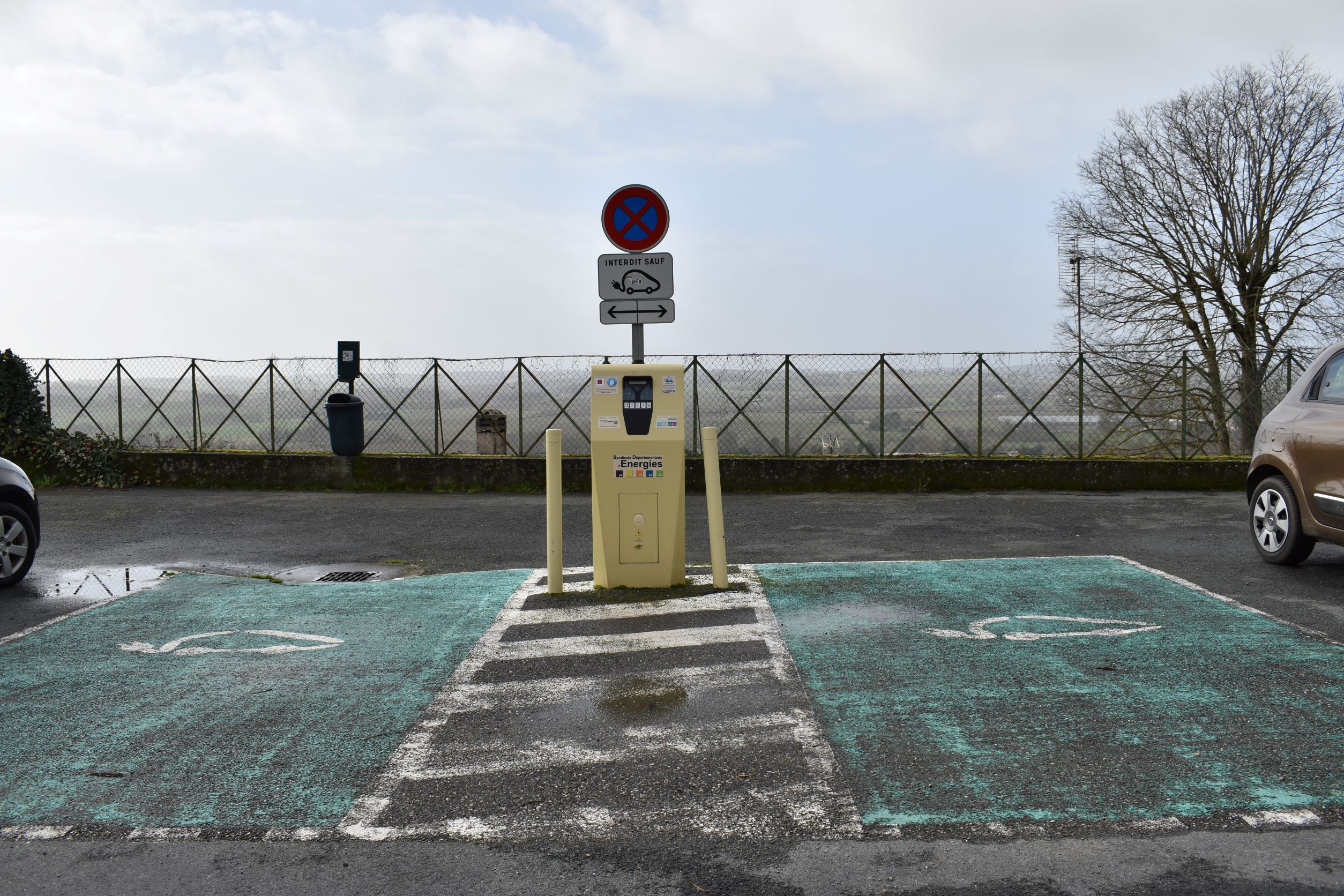 Borne de recharge pour voiture électrique — photo 3