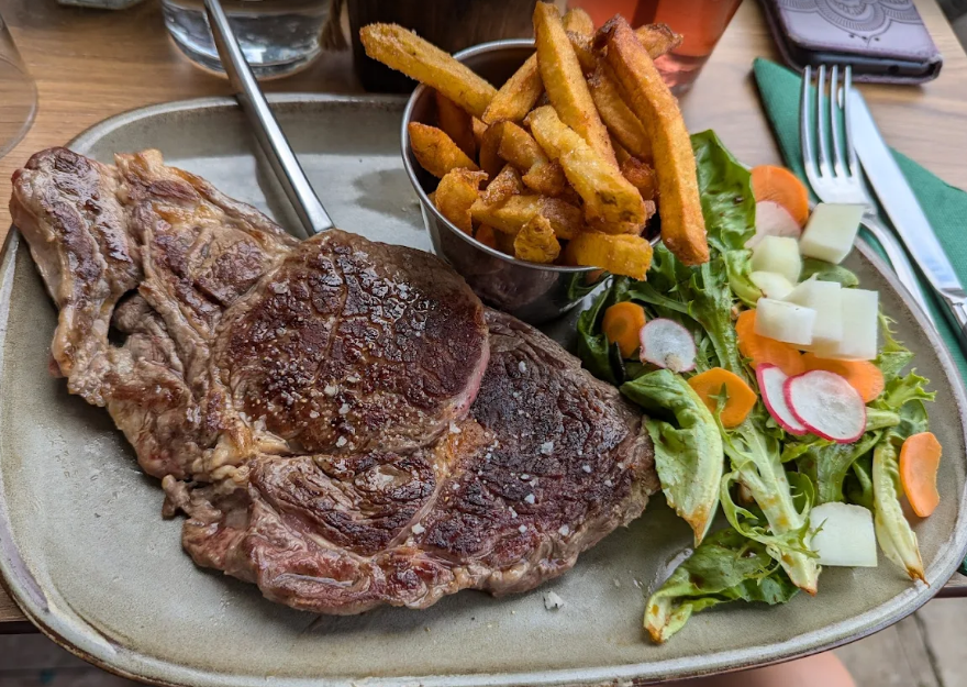 https://cdt64.media.tourinsoft.eu/upload/brasserie-solsol-hendaye-2.PNG