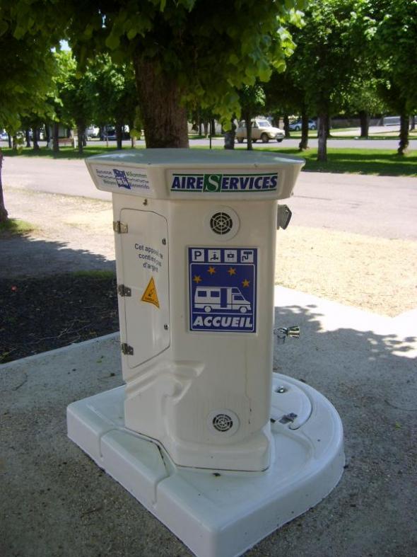 Aire de Services de Camping-Car de Gençay - photo 2