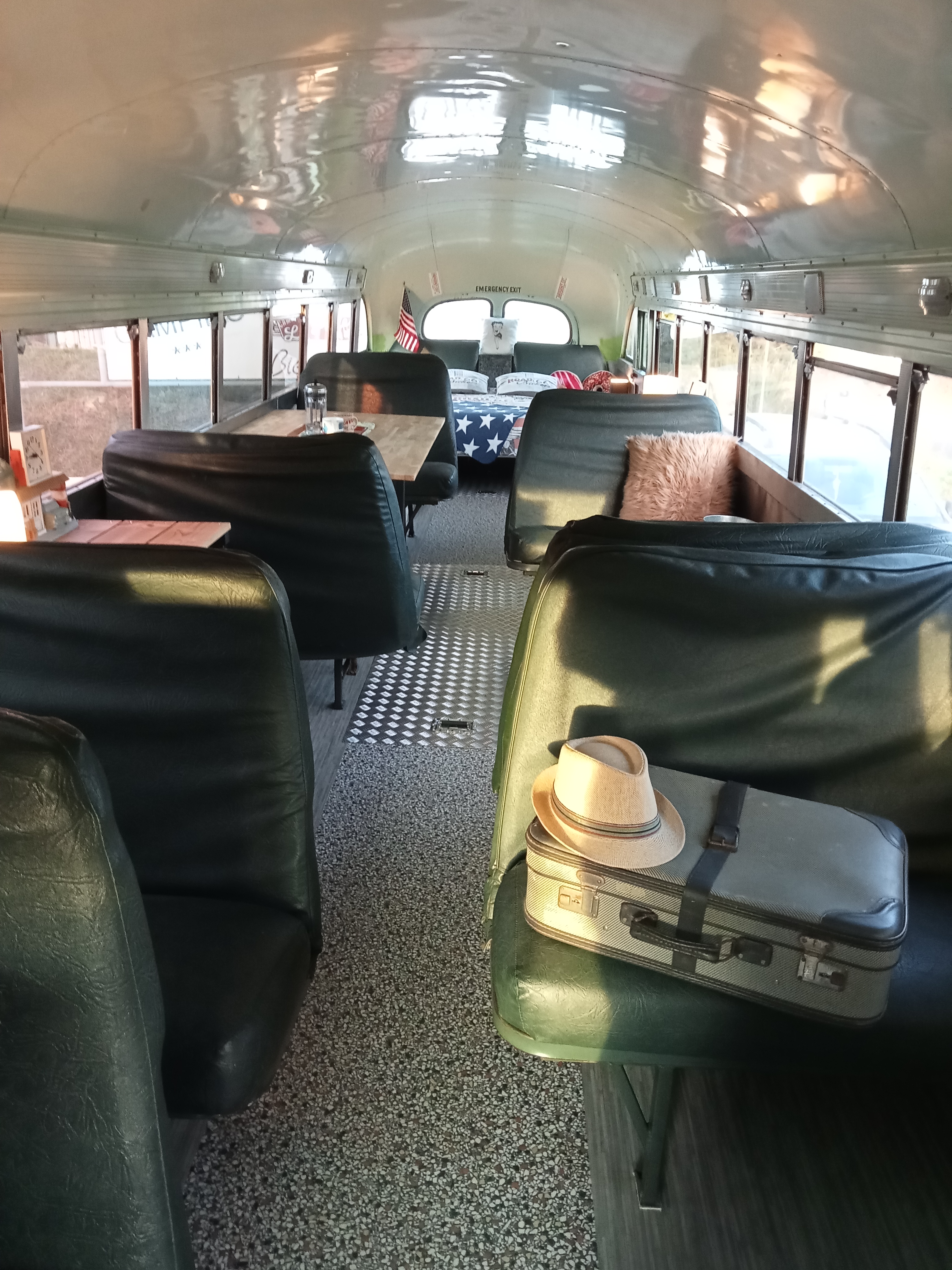 Le School Bus Crown (Camping La Perle), Saint-Médard-la-Rochette - photo 8