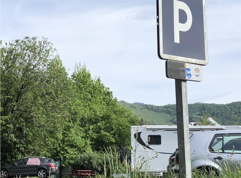 Aire de stationnement de camping cars