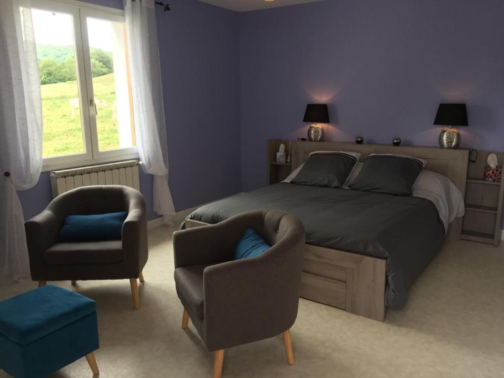 Madame Monique ESPONDE, Saint-Jean-le-Vieux - photo 2