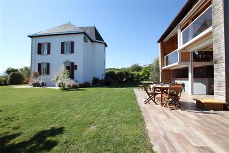 MAISON DIHINXENEA MAISON DIHINXENEA