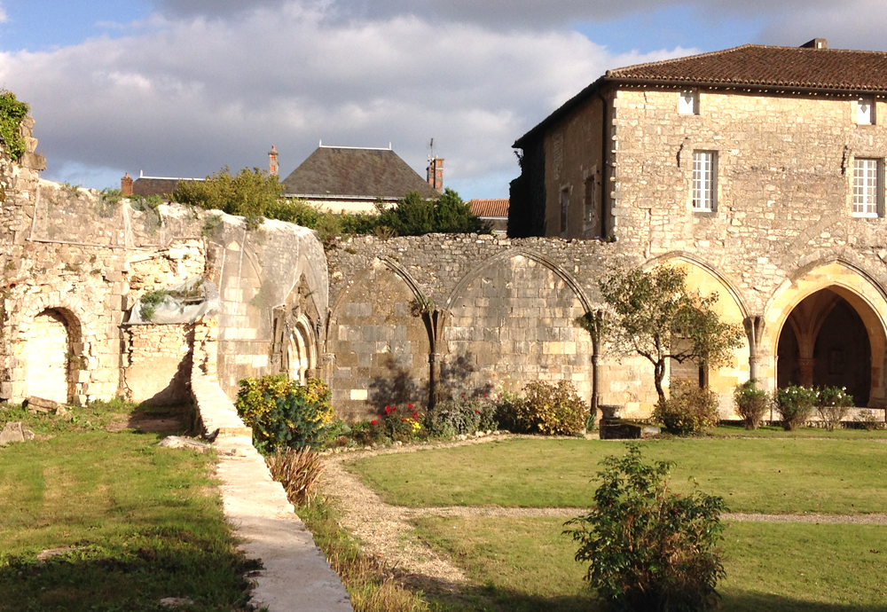 Abbaye Saint Sauveur de Charroux, Charroux - photo 2