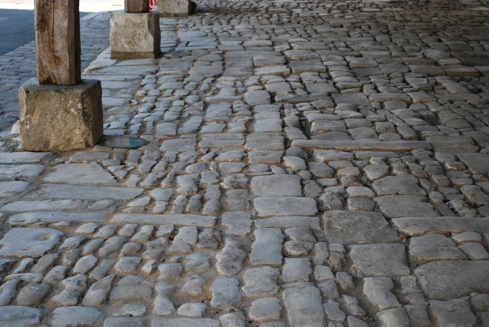 Halles de Charroux, Charroux