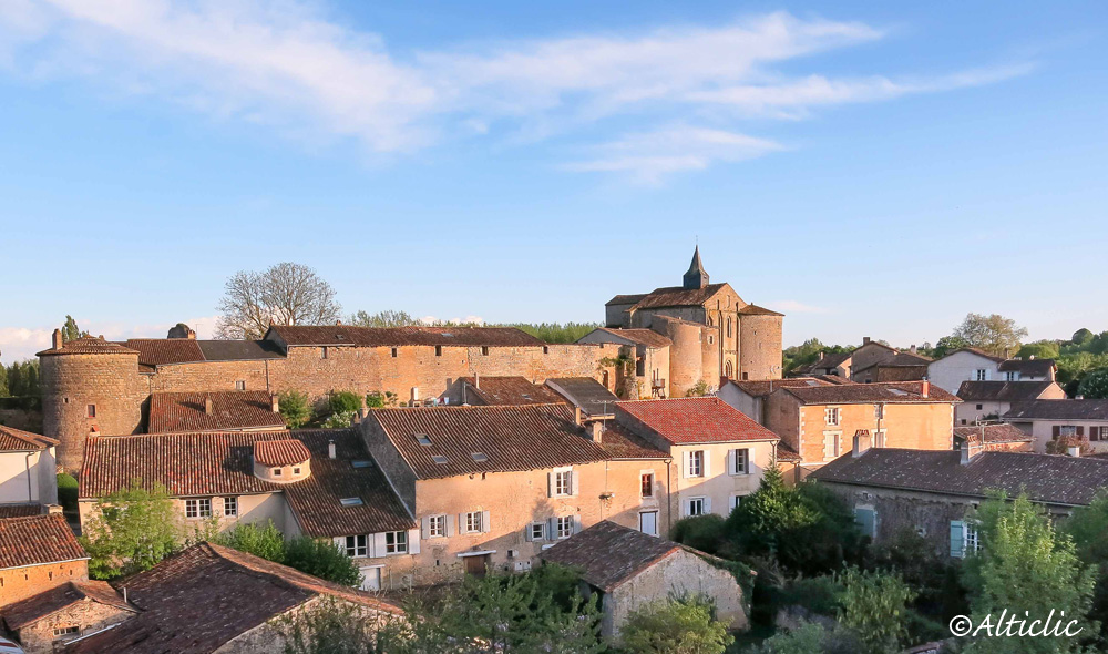 Aire de Loisirs de Château-Larcher, Château-Larcher