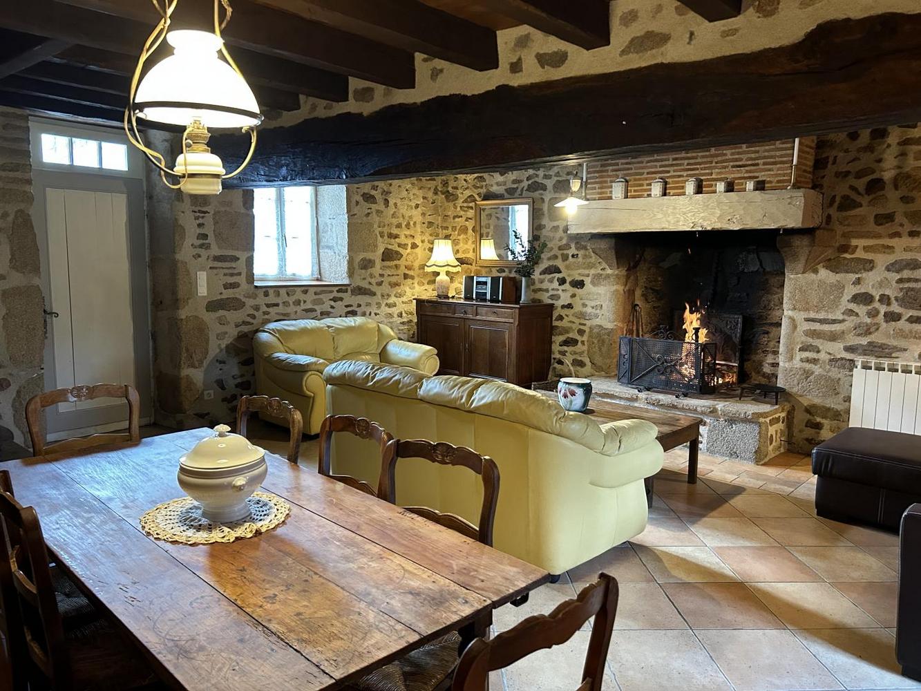 Gîte de grande capacité avec piscine, Glénic