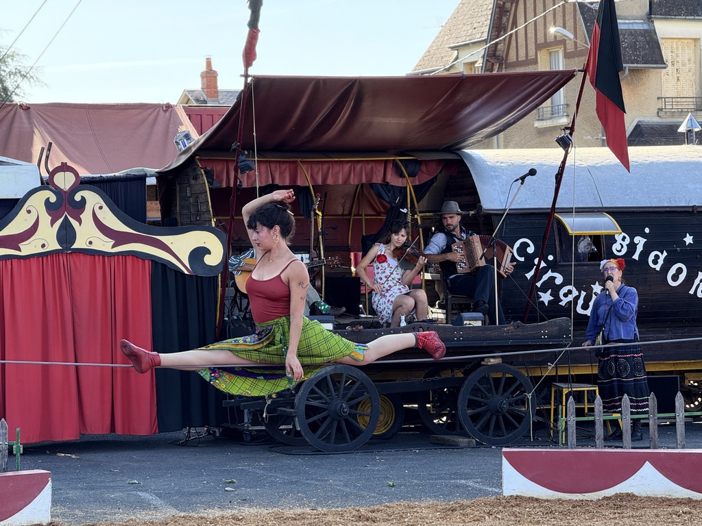 Cirque Bidon:  Sand pour Sand Bidon !, Bujaleuf