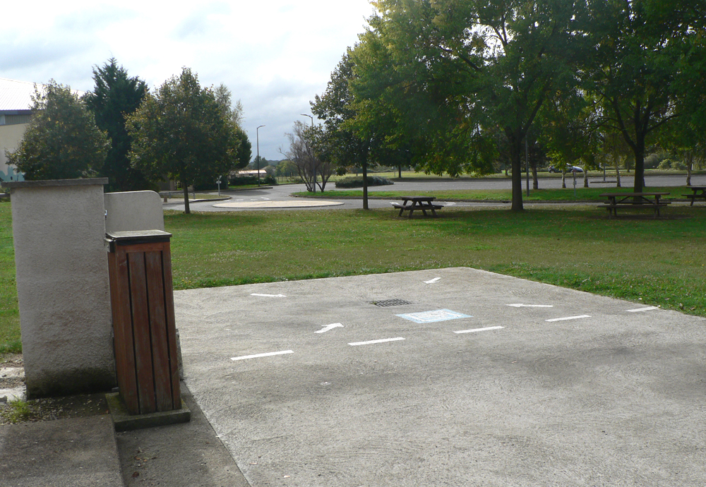 Aire de Services de Camping-Car de Civaux, Civaux - photo 3