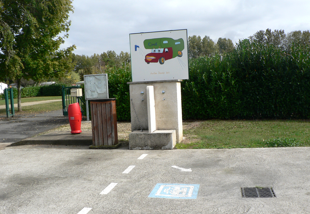 Aire de Services de Camping-Car de Civaux, Civaux - photo 2