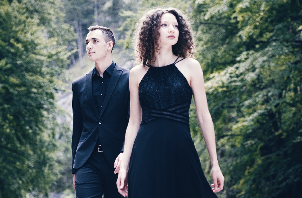 Arcades Musiques | Concert du duo de piano à 4 mains Kalabova - Gugg — visuel événement