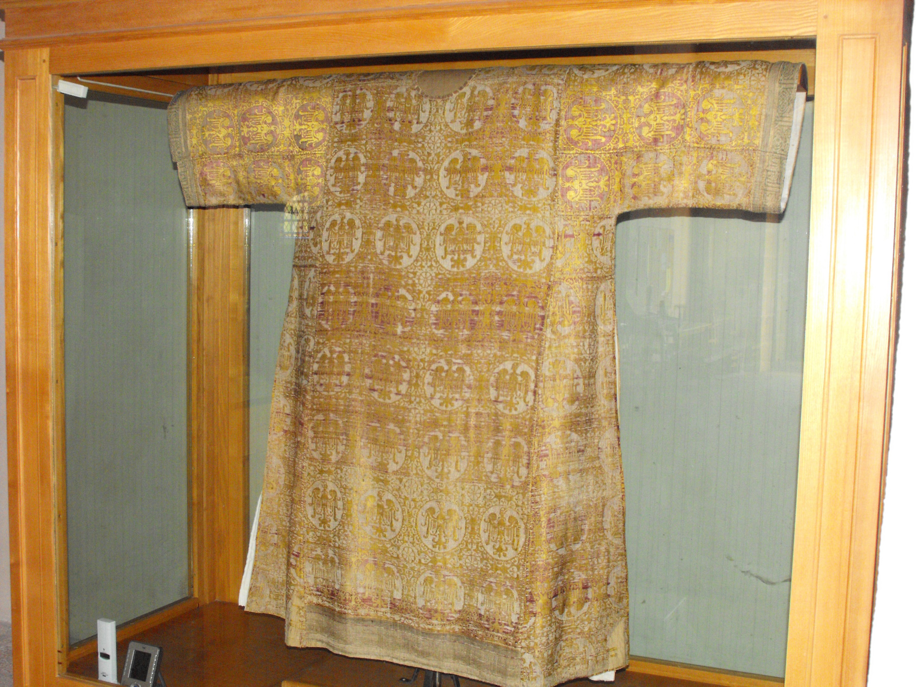 Eglise Saint-Antoine - Châsse reliquaire et dalmatique, Ambazac - photo 4