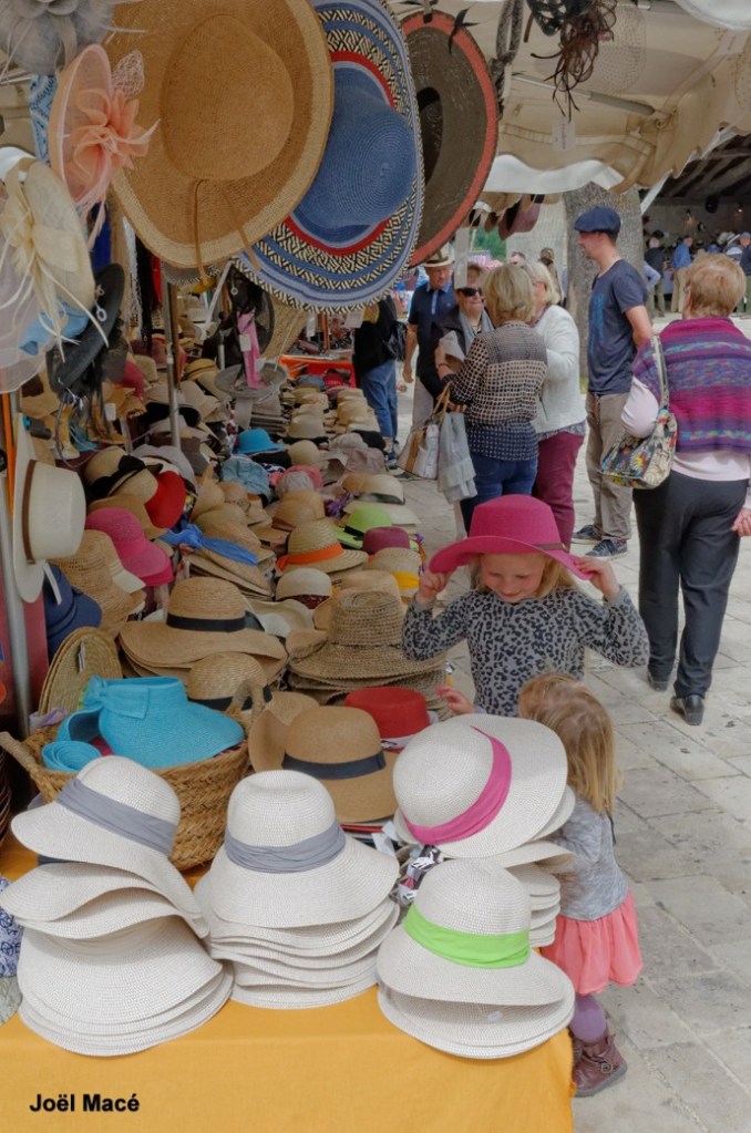 Foire aux chapeaux, Monteton - photo 3
