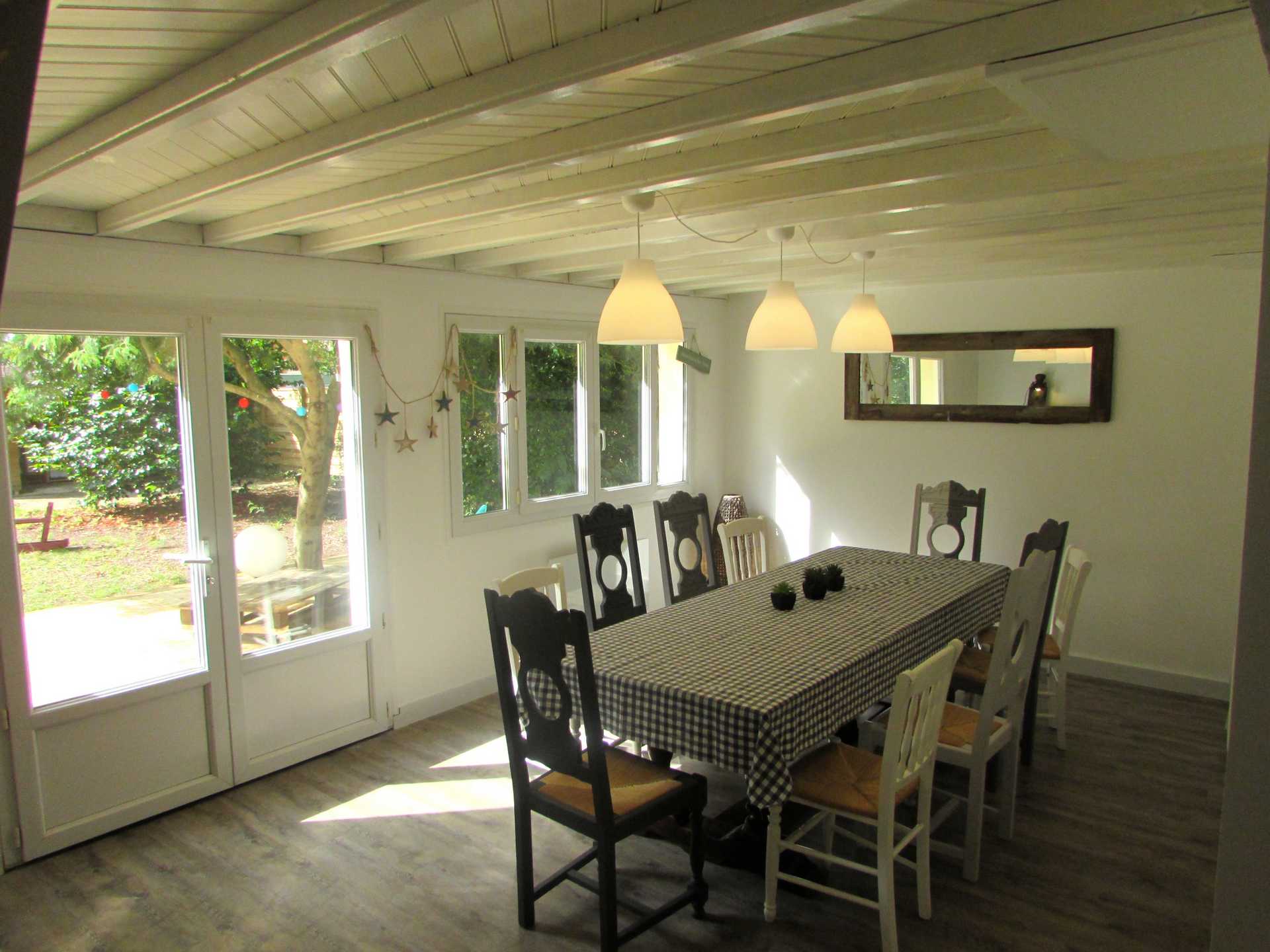 Les étoiles dans l'arbre