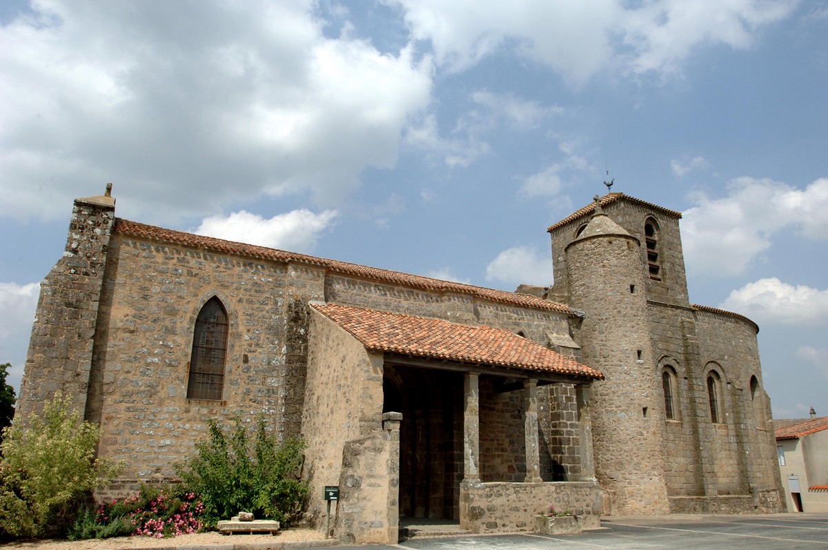 Eglise Saint Sauveur de Givre en Mai — photo 3