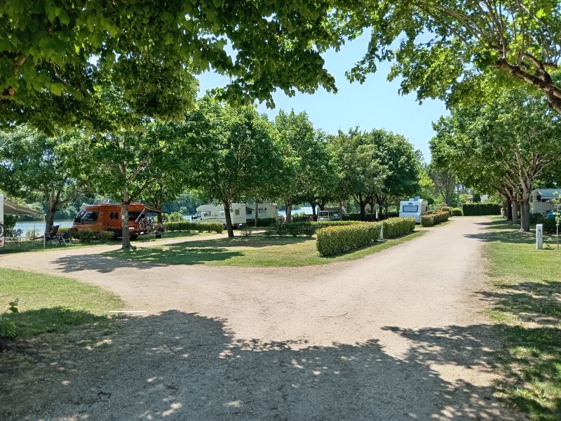 Camping Les Berges du Lot, Saint-Sylvestre-sur-Lot - photo 2
