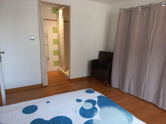 Place du Poitou, Cenon-sur-Vienne - photo 2