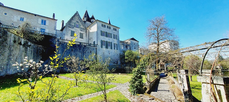 Gite La Maison du Sénéchal au Château des Sénéchaux, Bourdeilles - photo 11