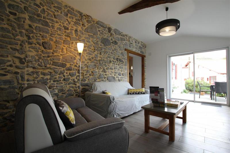 Madame Maité POCHELU