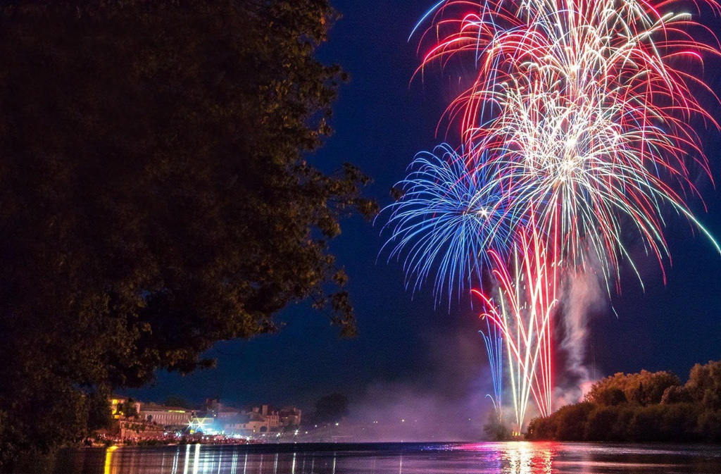 Les Estivales | Feu d'artifice du 14 juillet — visuel événement