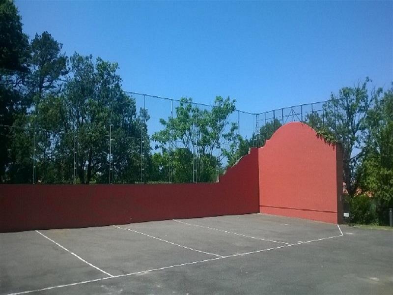 Fronton de Saraleguinea
