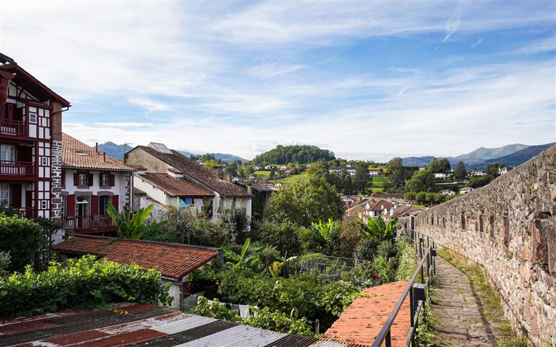 Visite de Saint-Jean-Pied-de-Port,du royaume de Navarre à Compostelle