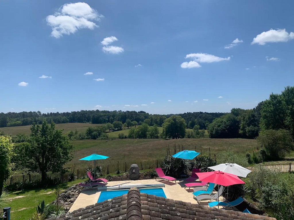 L'Attendue à l'orée du bois, Saint-Sauveur-Lalande