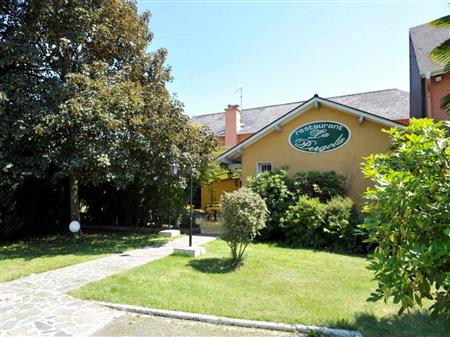 Hôtel Les Pyrénées Hôtel Les Pyrénées