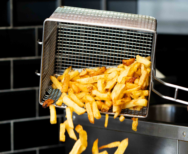 https://cdt64.media.tourinsoft.eu/upload/hemen-local-food-frites.PNG