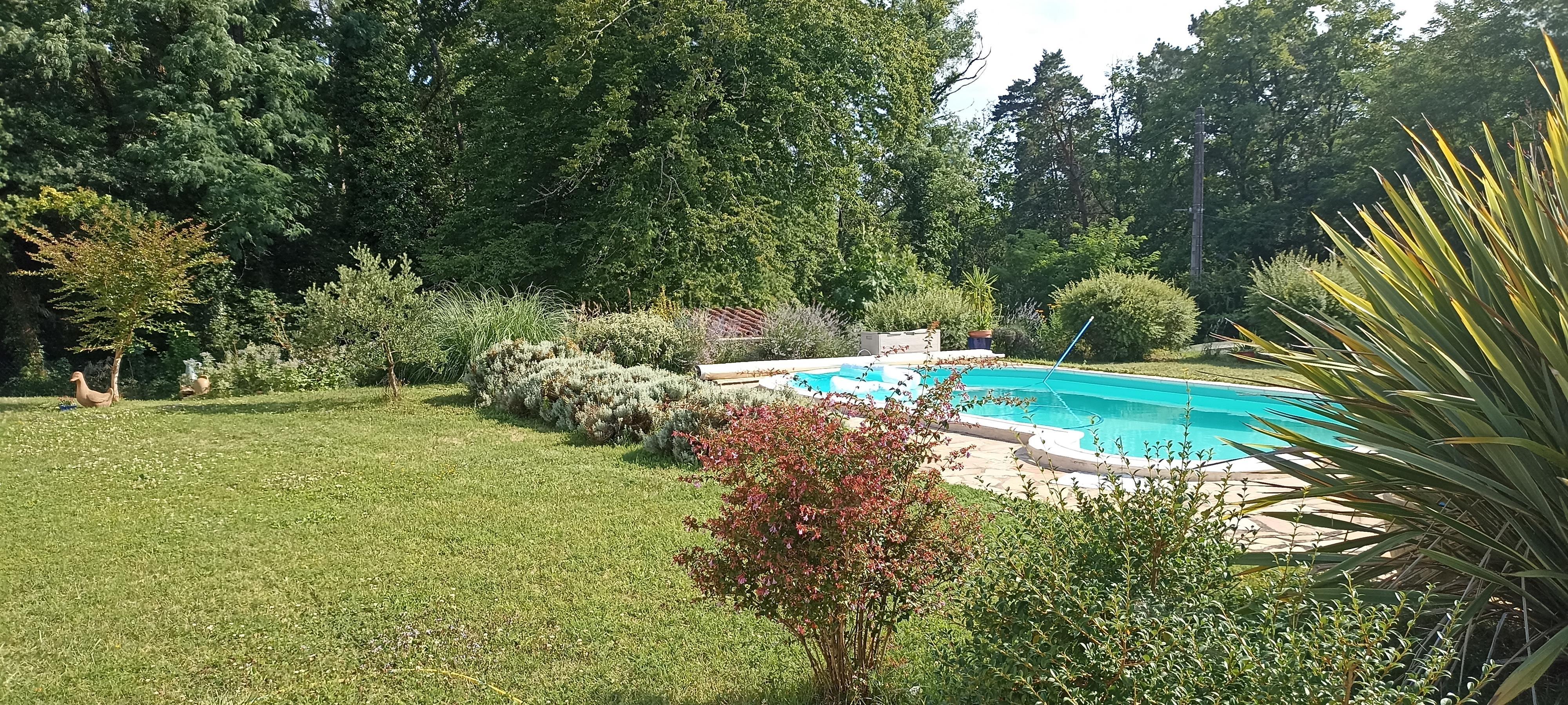 Tranquilou avec piscine proche de Sarlat