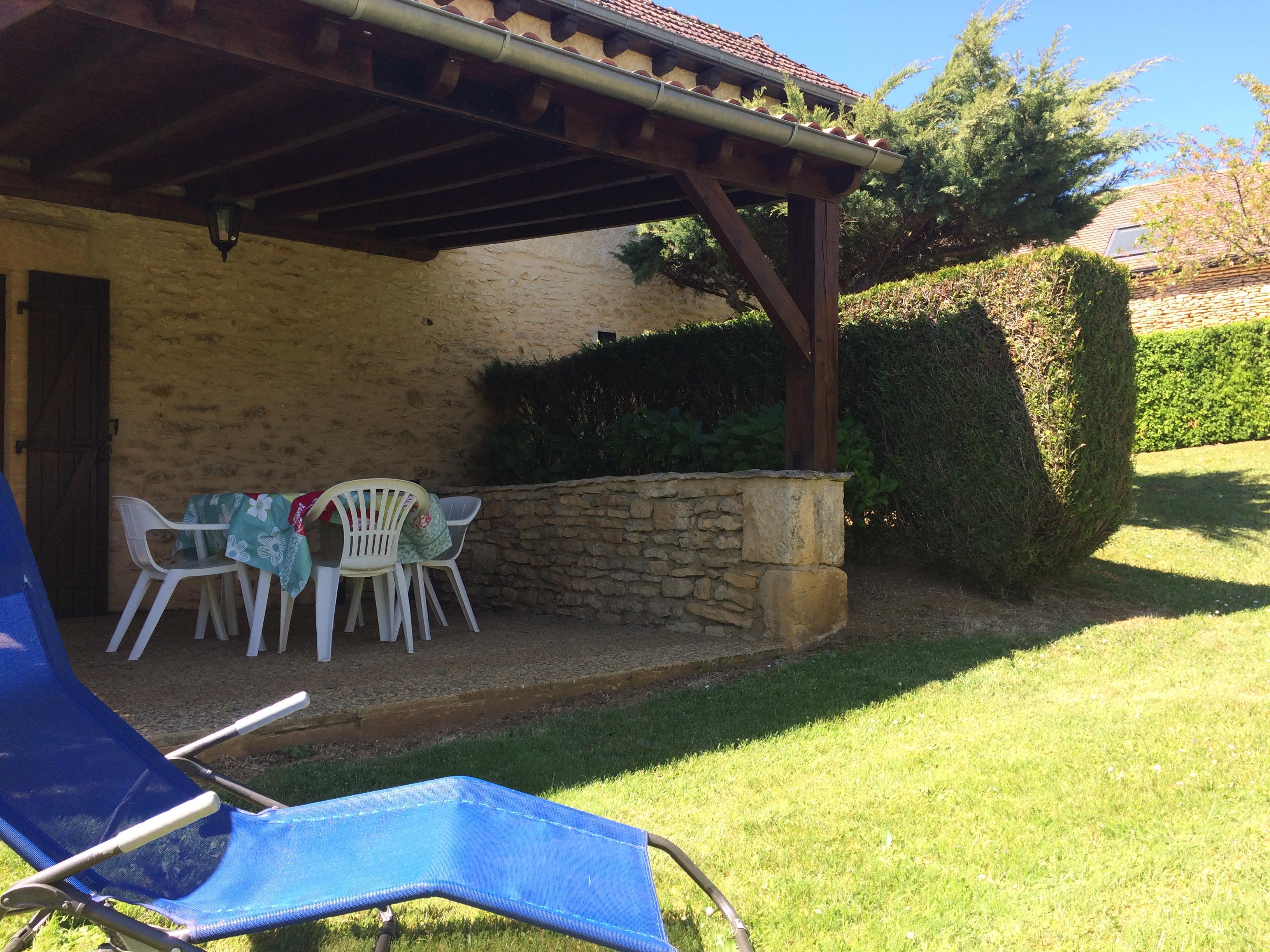 Lapervoisie 1 jardin  piscine et proche de Sarlat
