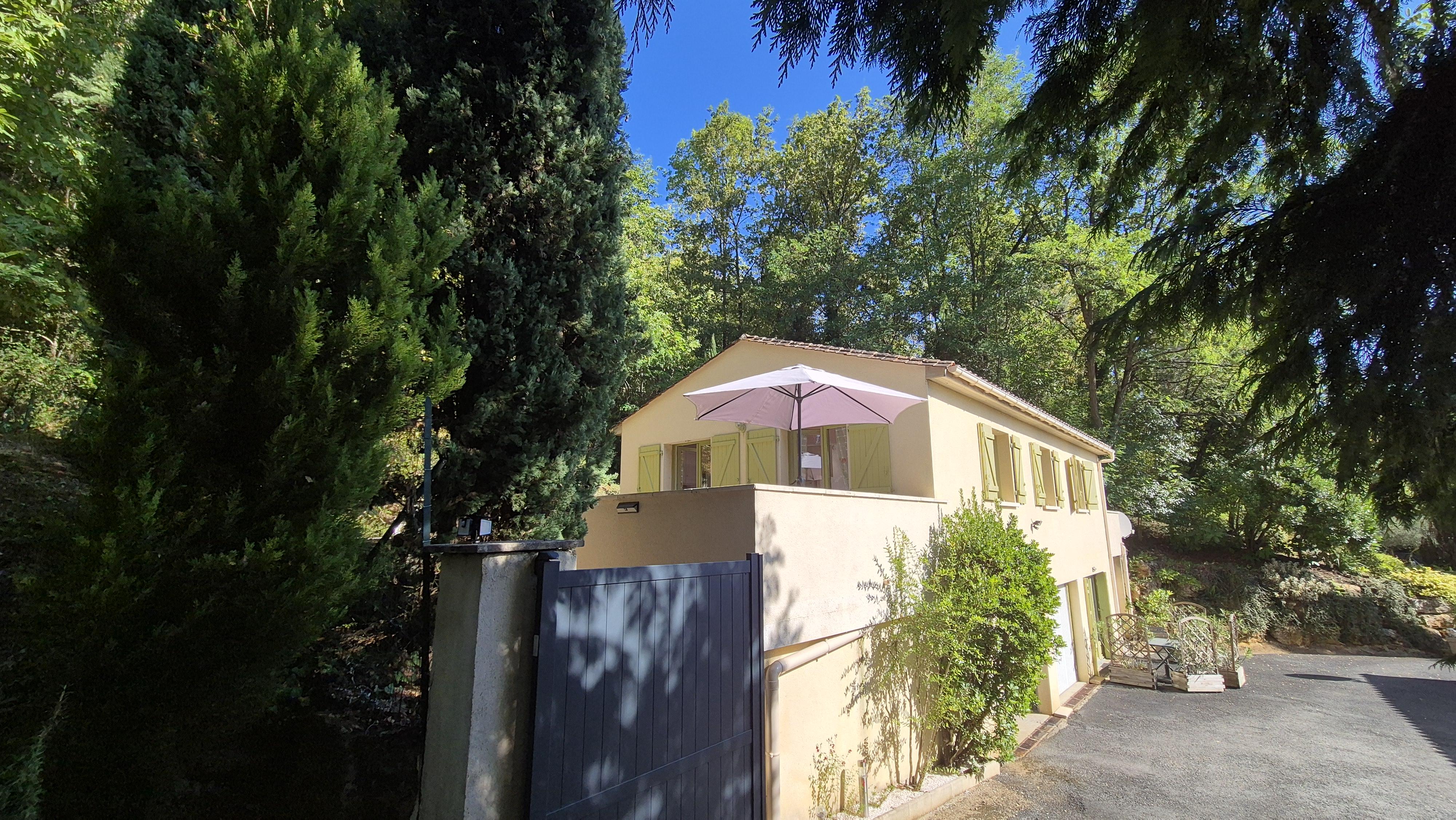 Studio Côté Sud Vert avec piscine à  Sarlat