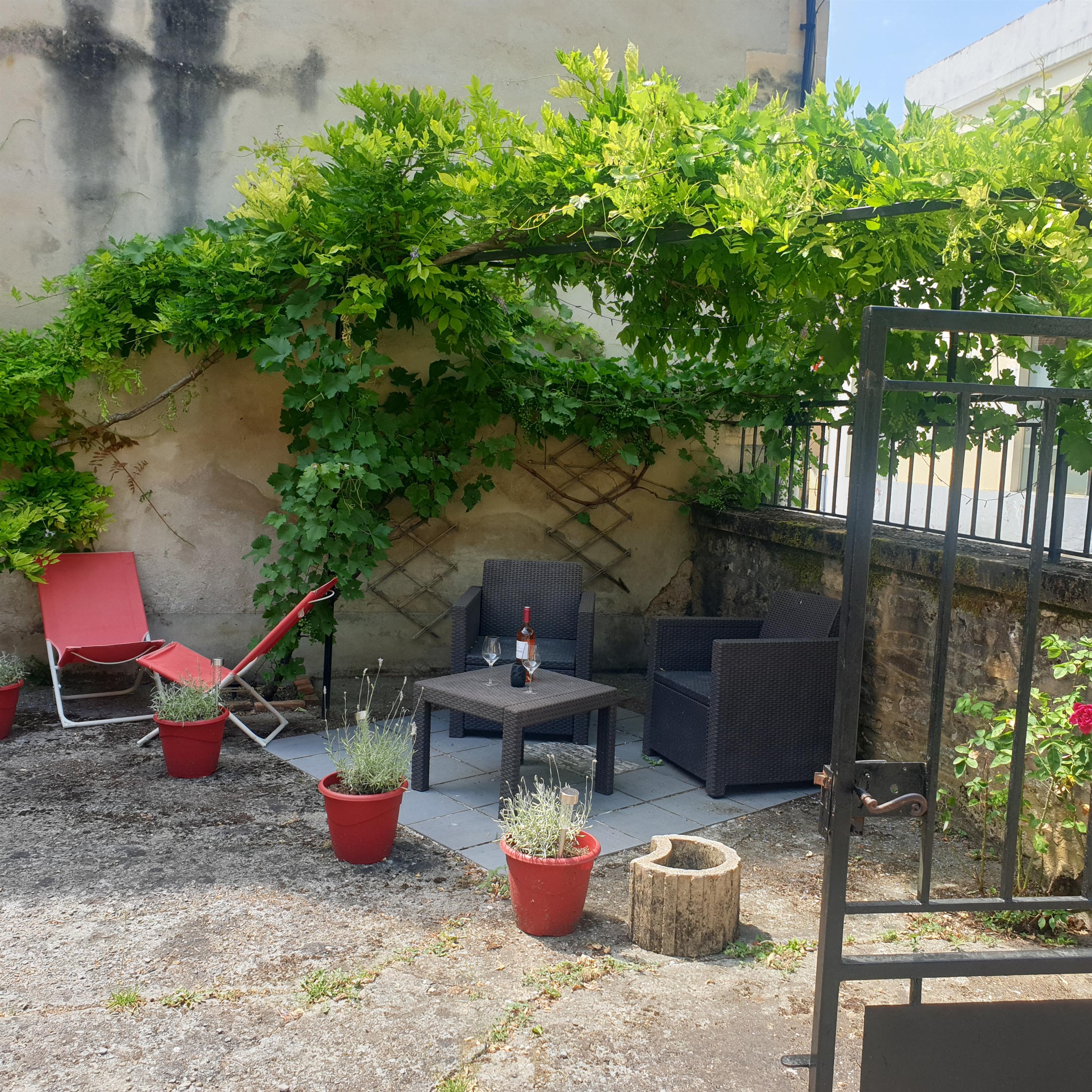 La Boetie à Sarlat avec parking et terrasse - photo 2