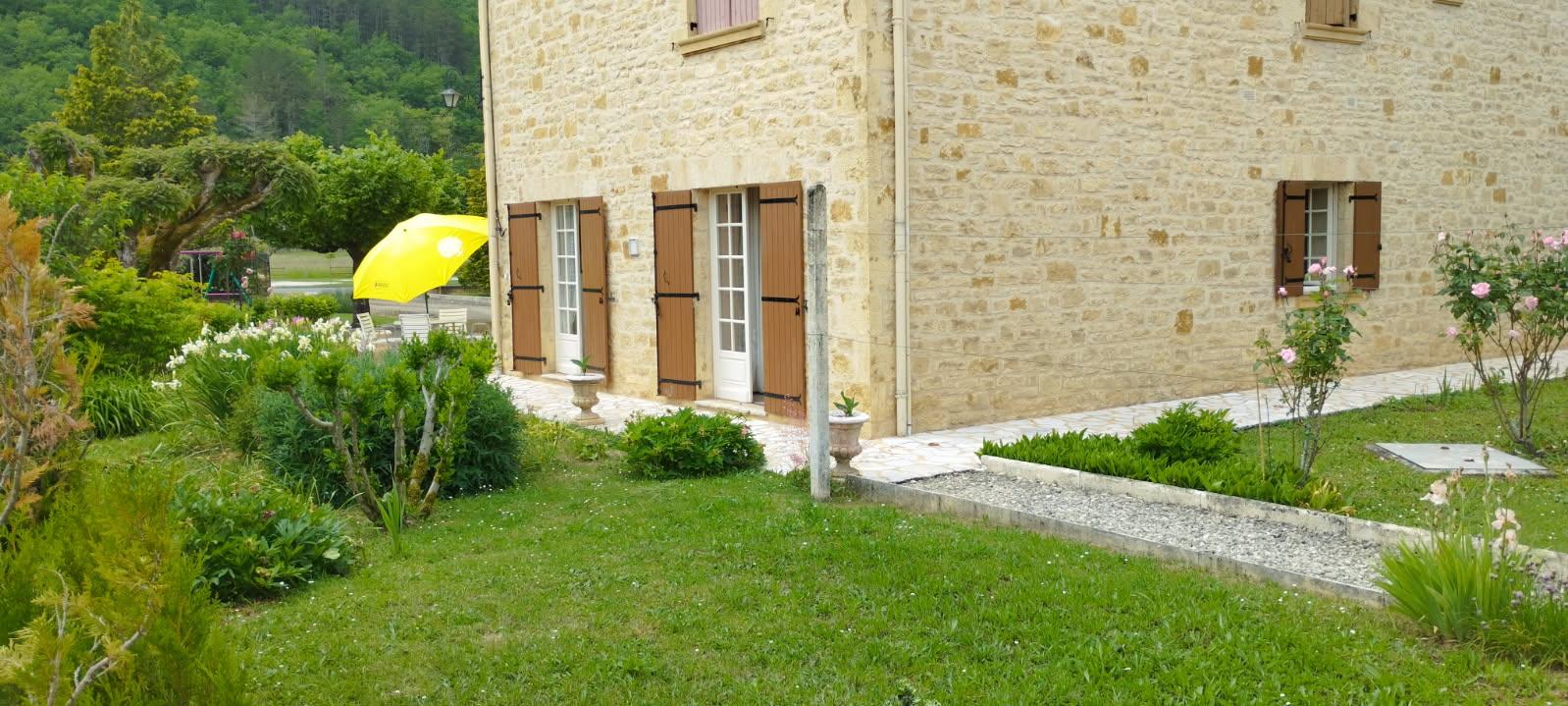 Les Sapinettes proche de la rivière à 100 m