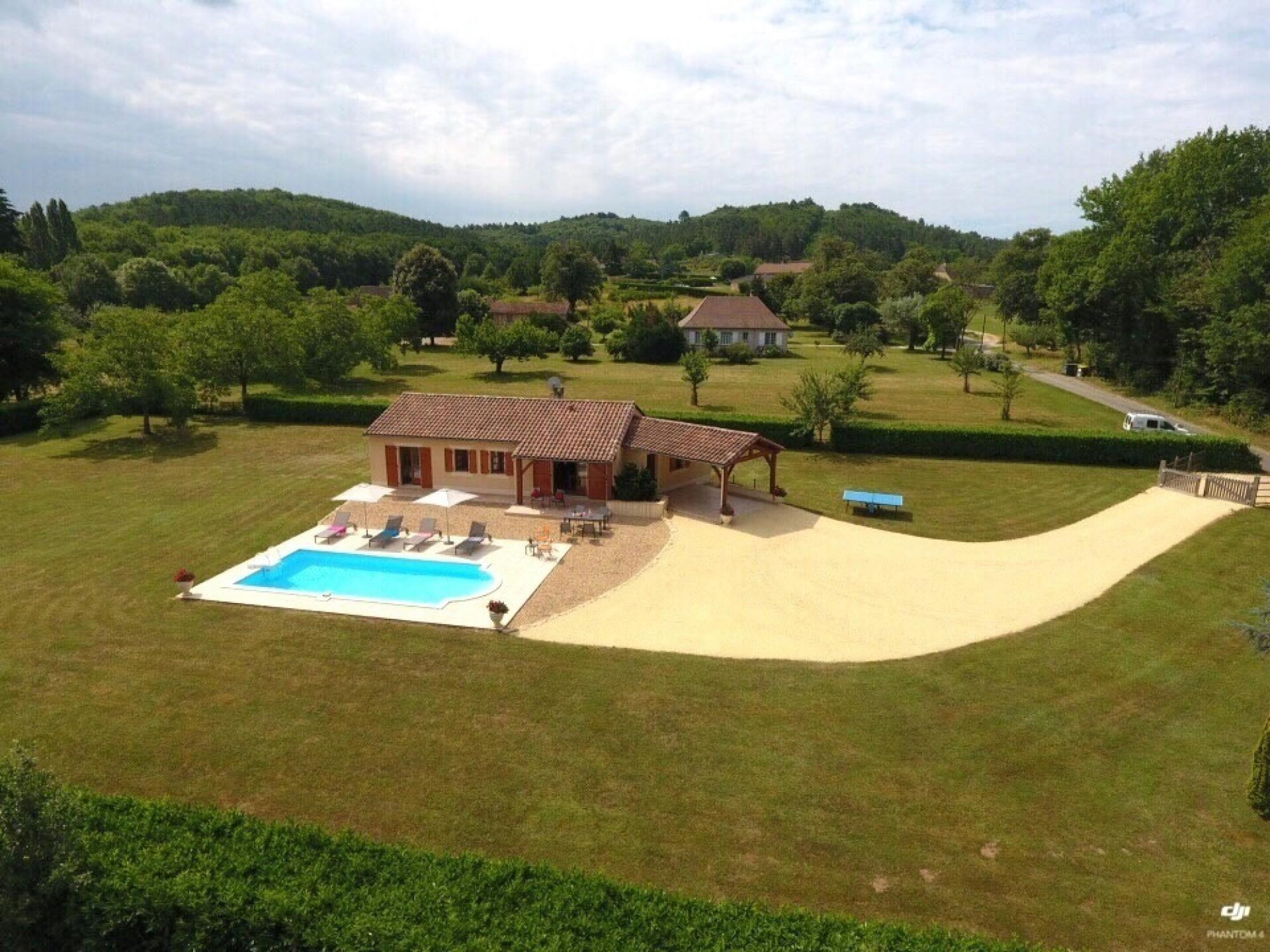 Chataigne avec sa piscine privée au nord de Sarlat, Saint-Léon-sur-Vézère