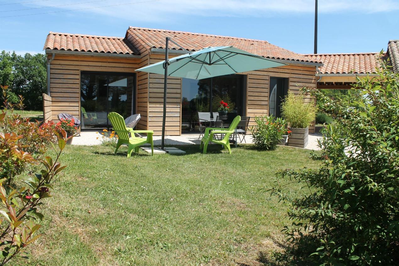 Les 3 Cypres climatisé et piscine proche de Sarlat